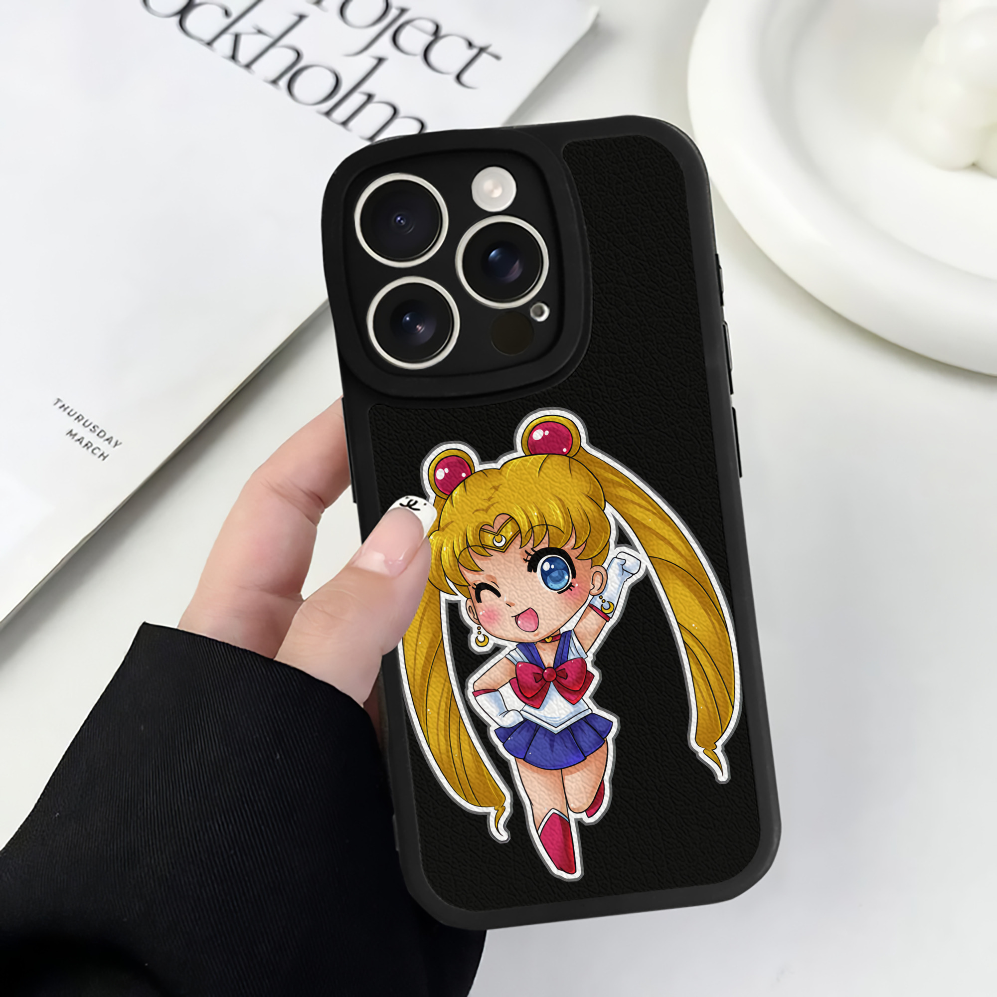 （画像用） 美少女戦士セーラームーン 月野 うさぎ つきの うさぎ Sailor Moon Tsukino Usagi 【iPhone 16シリーズ対応】シリコンスマホケース（レザー調） 材質：シリコン